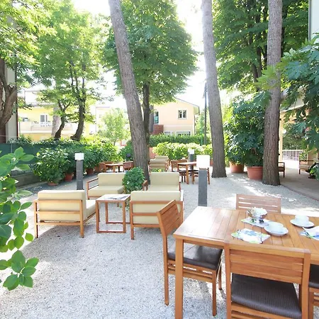 Ξενοδοχείο Trieste 3*